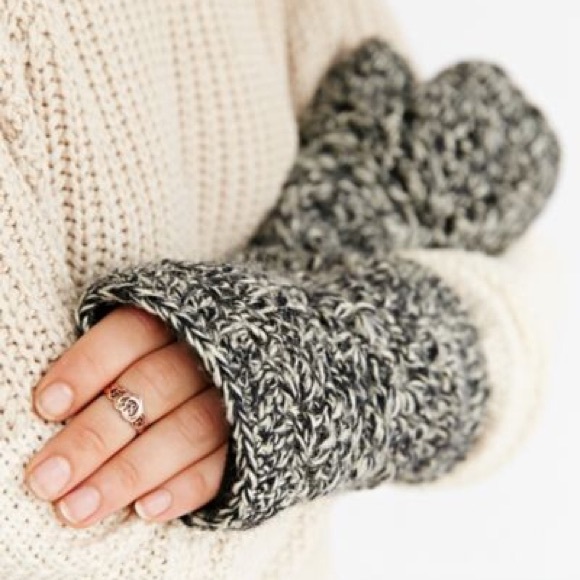 Urban Outfitters Accessories - Urban Outfitters Ecote Fingerless Mittens
